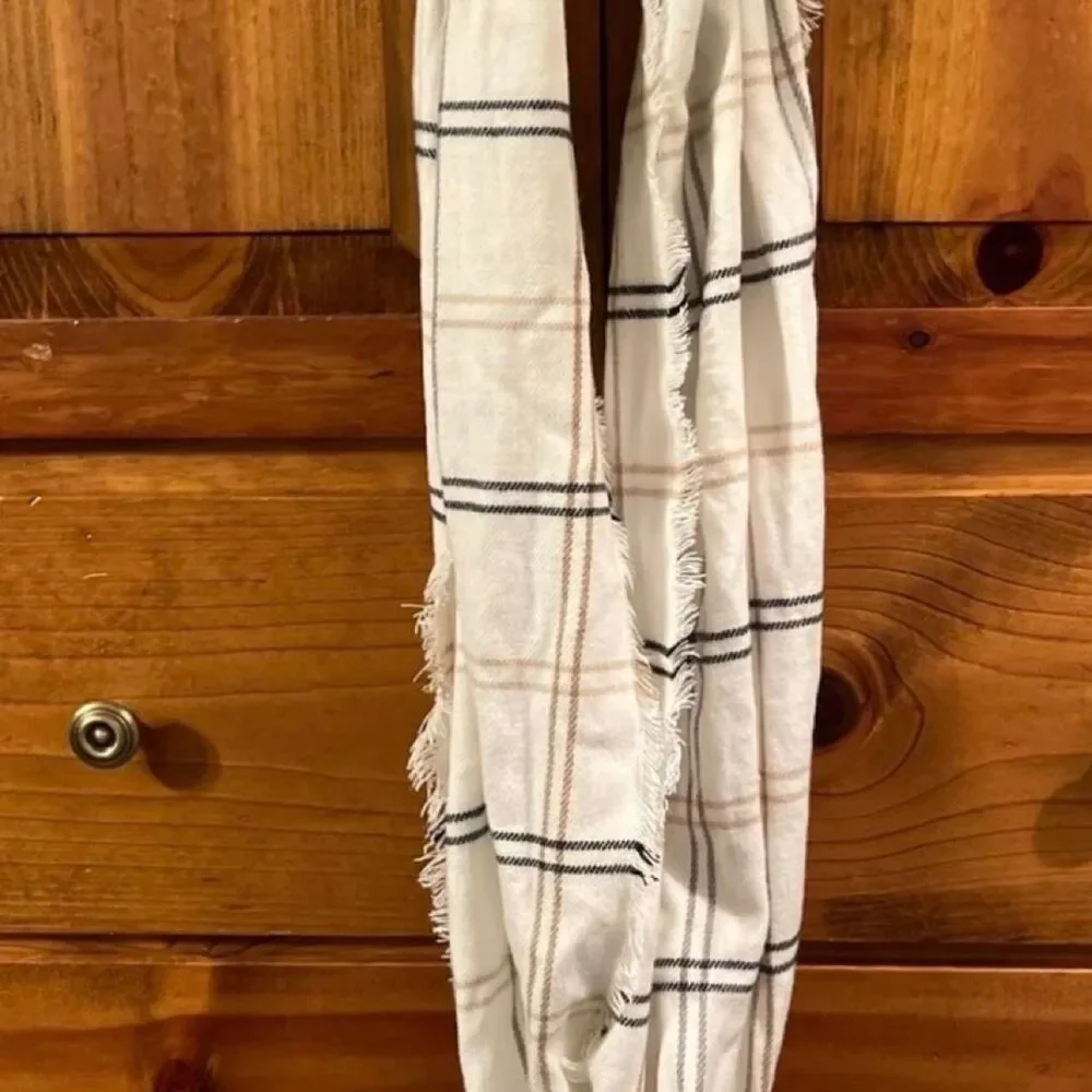 Unbranded Women's White and Cream Scarf-wraps